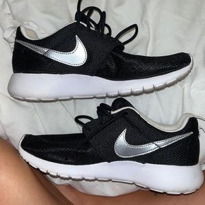 Nike roshe runs